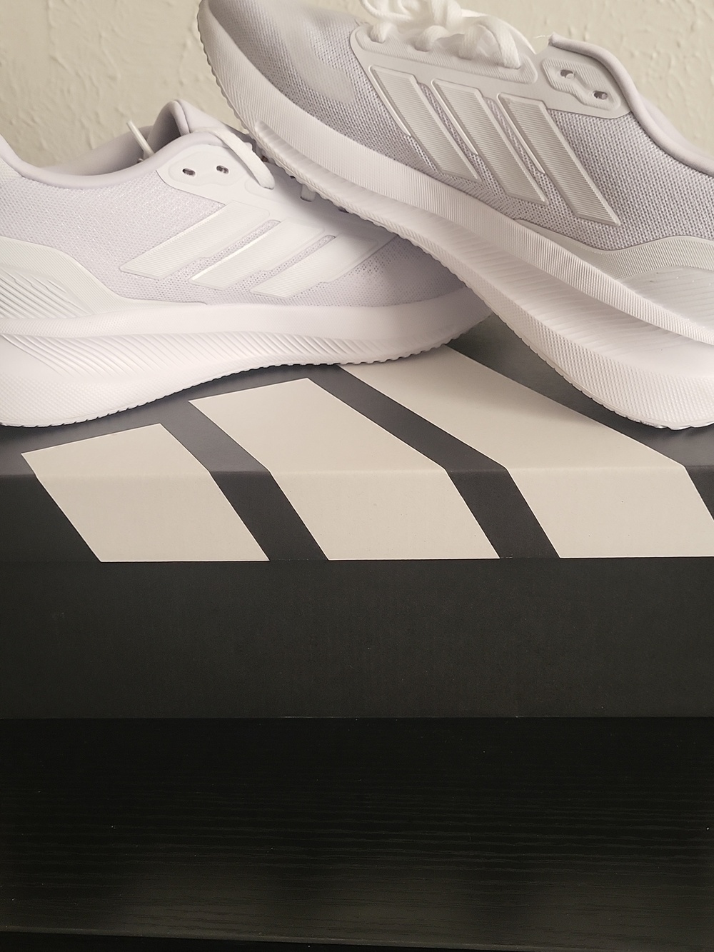 Adidas Runfalcon 5 Women's Triple White Sneakers Size 9